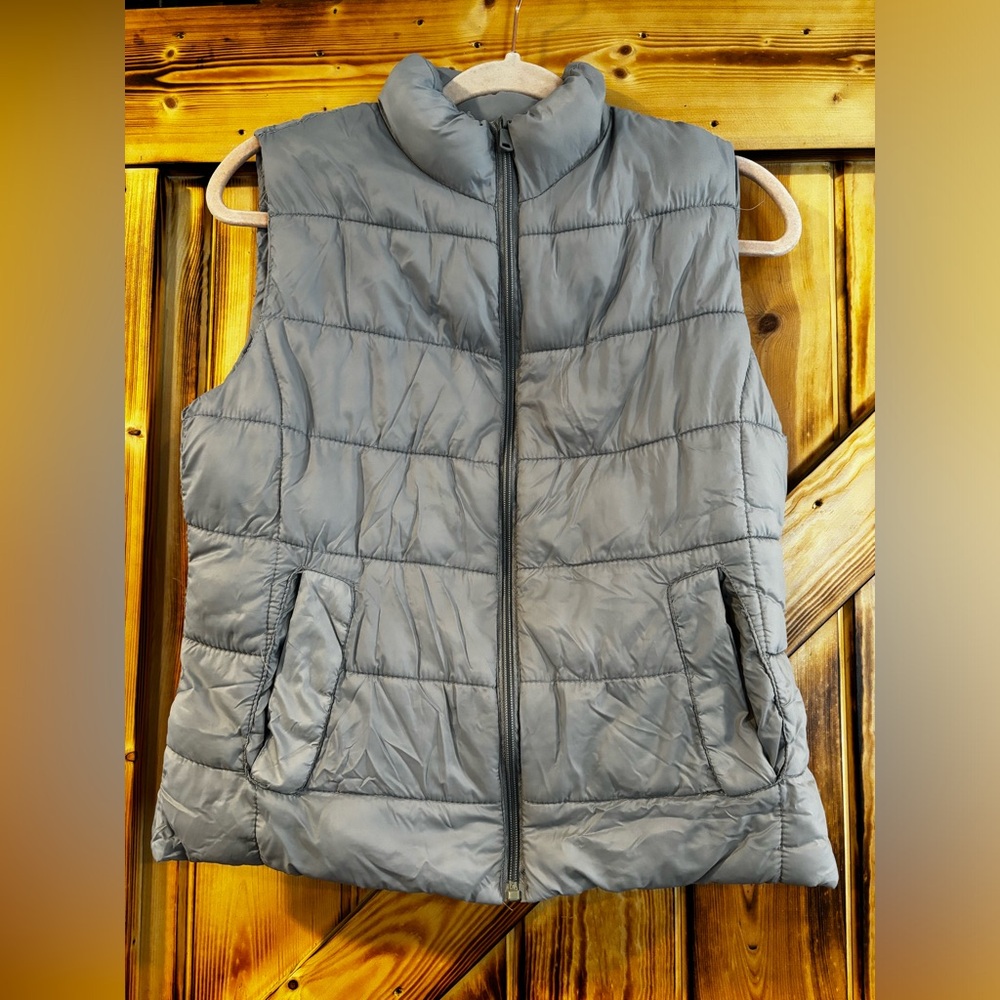 Gray Puffer Vest juniors size medium